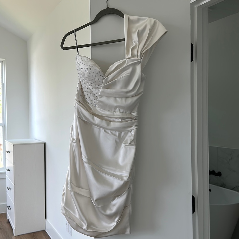 Miss Circle all white with sequins mini dress